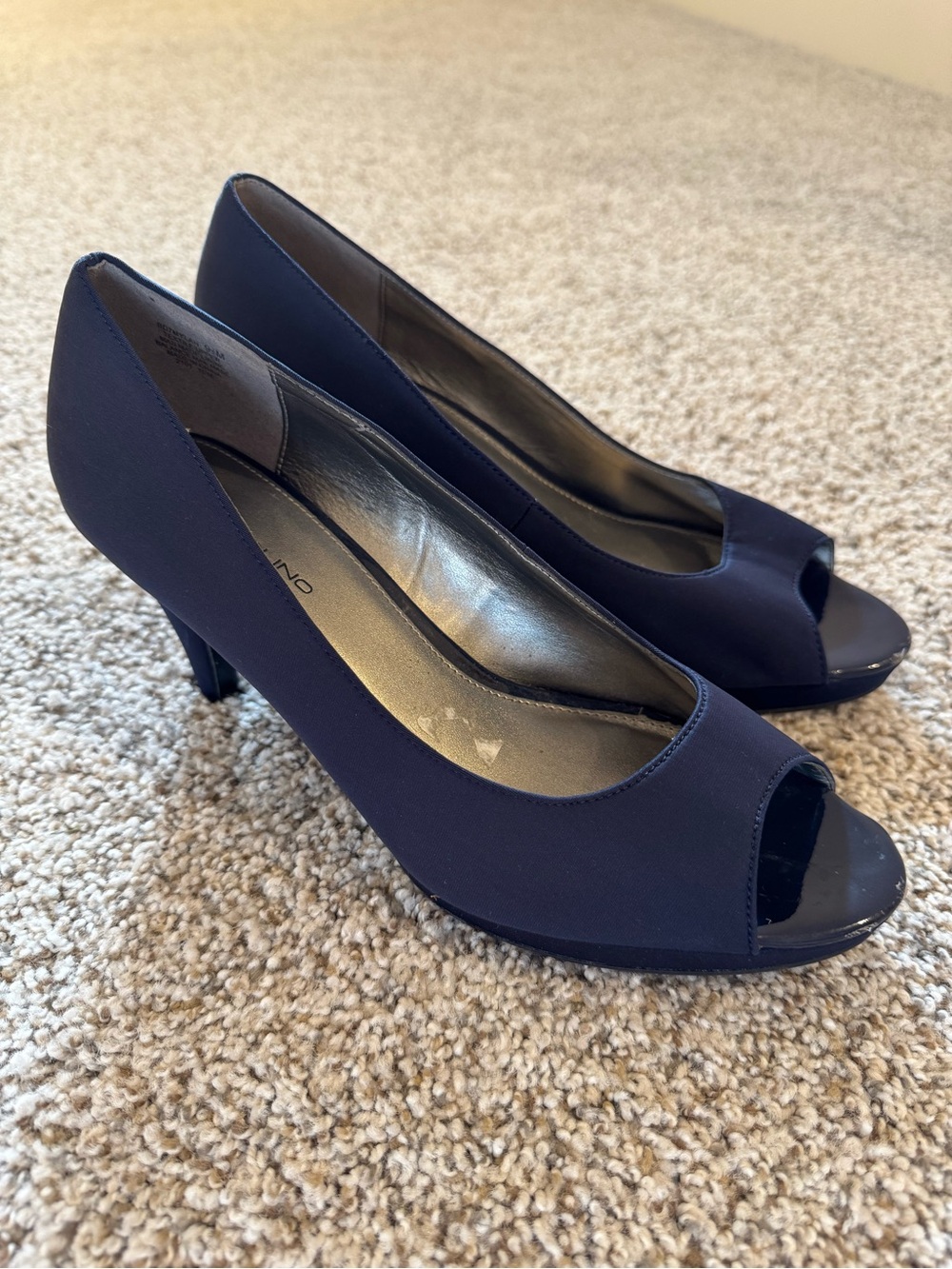 Women’s Navy Blue Bandolino Peep Toe Pumps Size 9.5